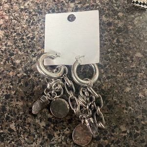 Wow!! NWT Free People Hammered
Hoops & Stones Earrings!!! WOW!!!